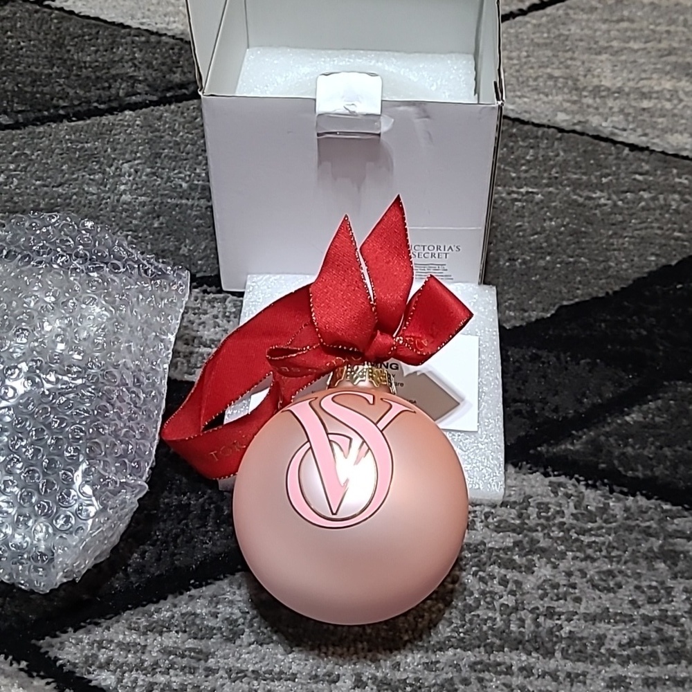 VICTORIA SECRET LIMITED EDITION COLLECTORS CHRISTMAS ORNAMENT PRICE FIRM